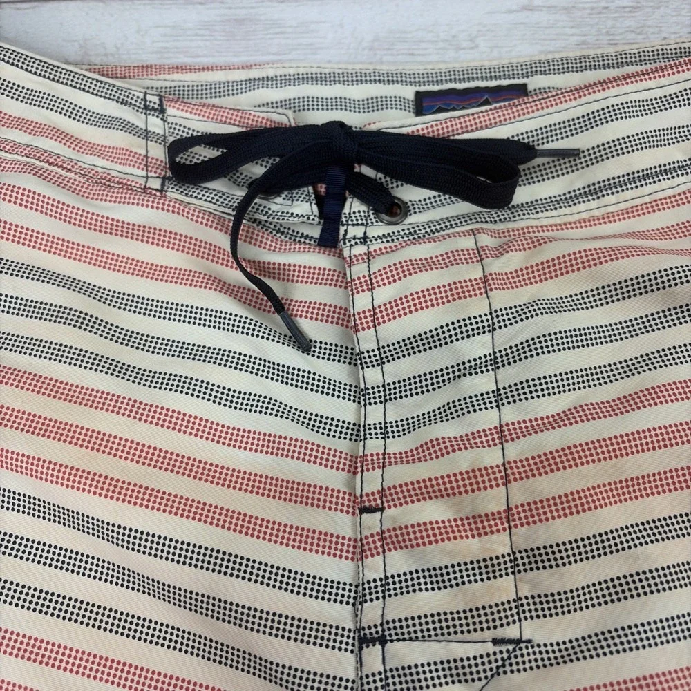 Patagonia Wavefarer Boardshorts Men's Red White Blue Stripe Stretch Drawstring